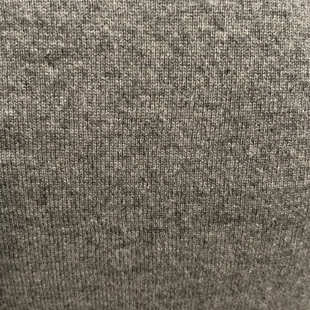 Uniqlo 100% Cashmere Gray Knit Sweater Scoop Neck Long Sleeve Size XS